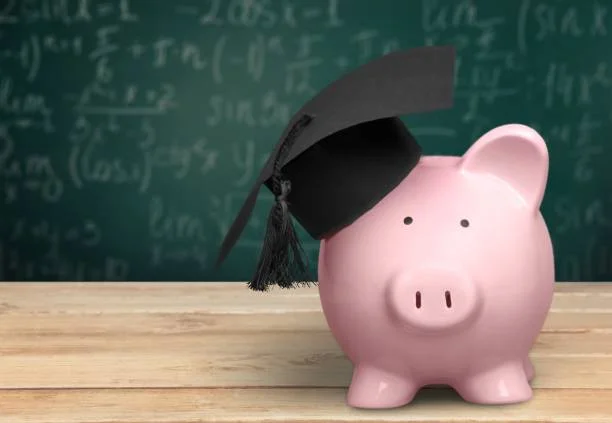 piggy-bank-with-graduation-cap-on
